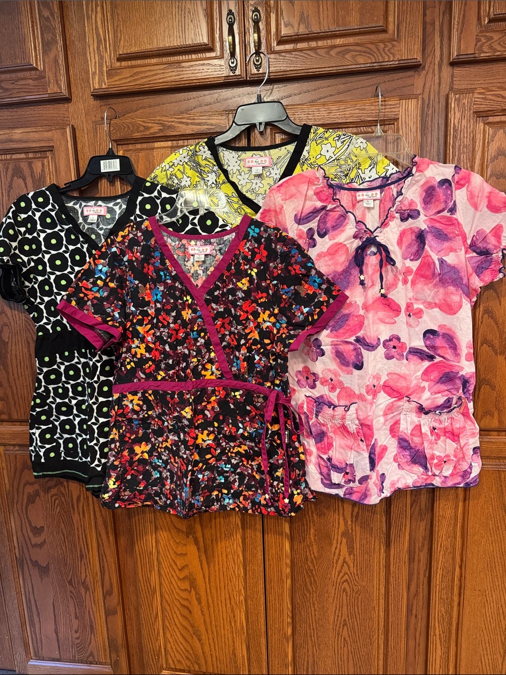 koi Pink, Black, Yellow & Multicolor Printed Scrub Tops- lot of 4- like NEW!